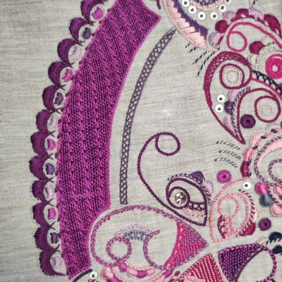 Du rose, du violet et des courbes.